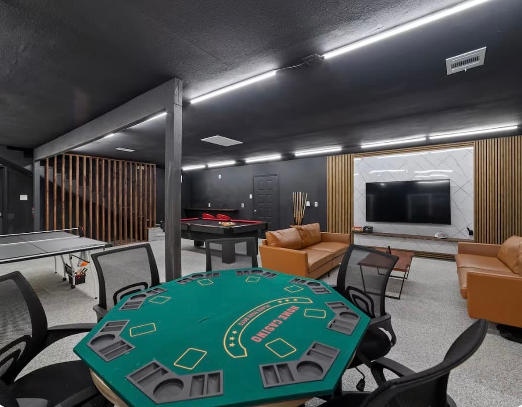 Houston Luxury Airbnb - Photo 3
