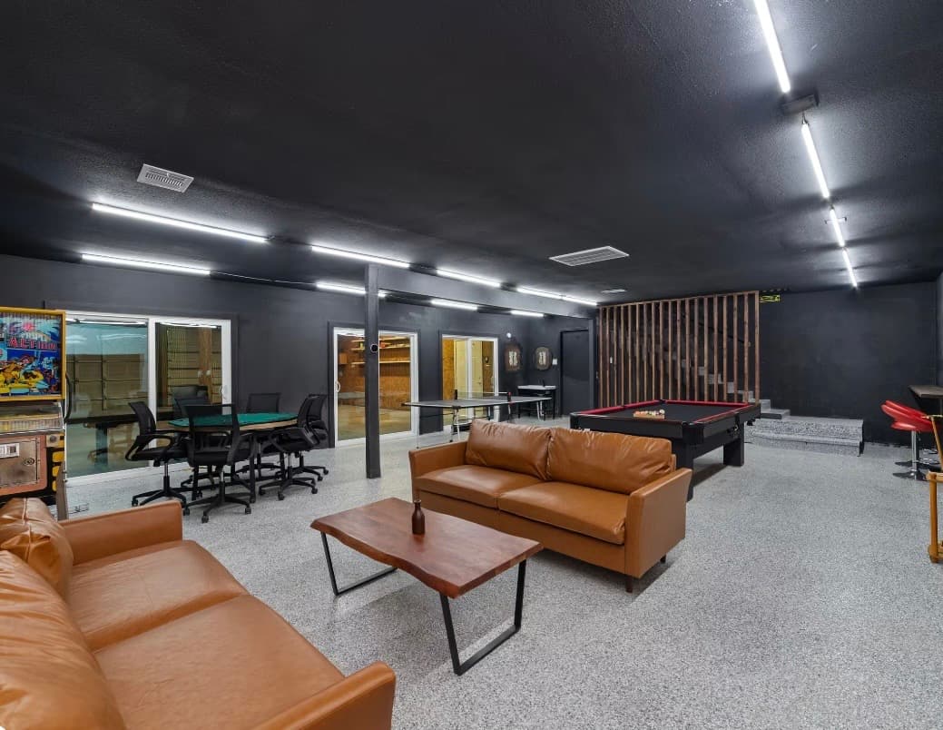 Houston Luxury Airbnb - Photo 2